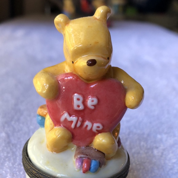 Vintage Disney Winnie the Pooh Porcelain box ( Valentines) - Picture 2 of 5